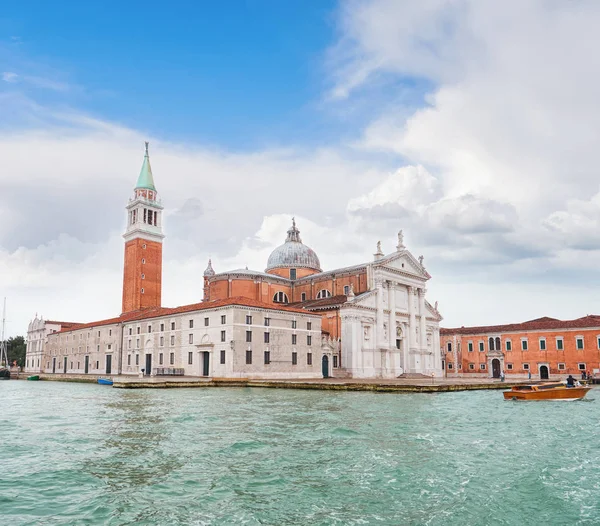 Isla de San Giorgio Maggiore vista desde el agua, Venecia, Italia — Foto de Stock