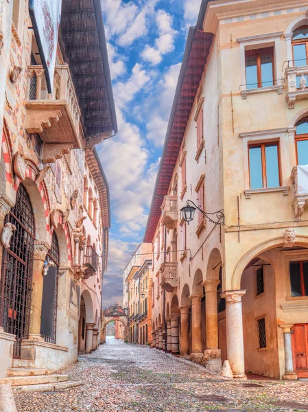 Eski sokak eski köy Serravalle, Vittorio Veneto, İtalya — Stok fotoğraf