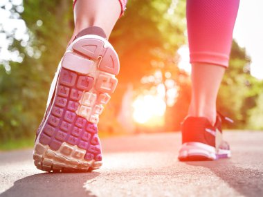 Runner kadın ayakları, yakın çekim