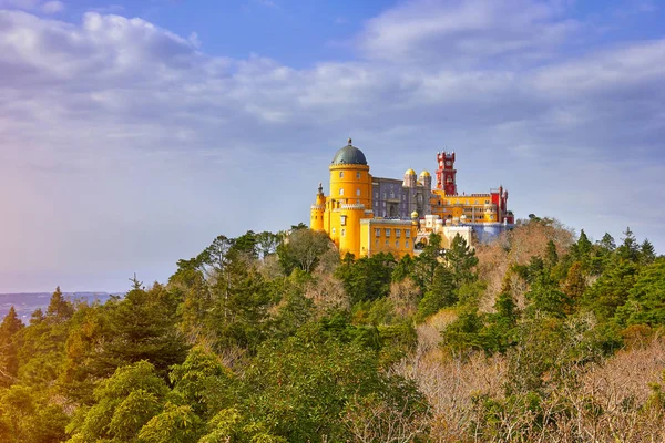 Palácio da Pena e paisagem de Verão, Sintra, Lisboa — Fotografia de Stock