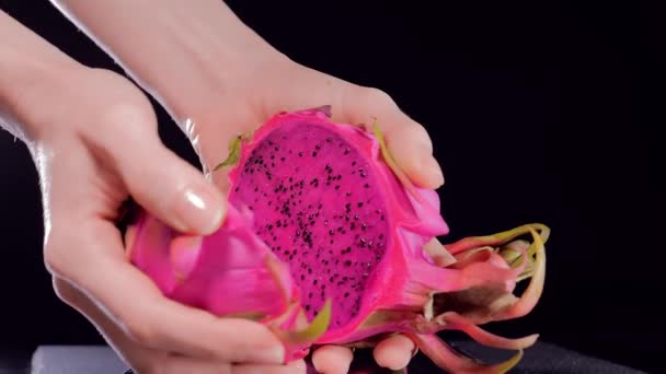 Cutting a Pitahaya Dragon Fruit in female hands — Stock Video