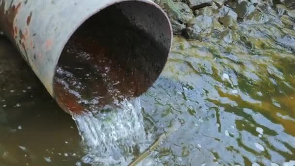 Tubería de drenaje, aguas residuales o aguas residuales municipales — Vídeo de stock