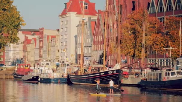 Paddling activity on the surface of the River, Lubeck, Germany — Stock Video
