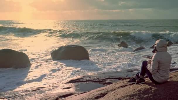 Woman on rocky coast of atlantic ocean — Stock Video