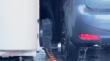 Otomatik oto yıkama köpük suyu