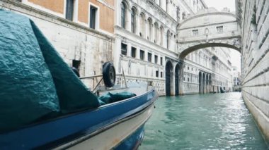 COVID-19. Tekne nakliye malları, İç Çekmeler Köprüsü, Venedik