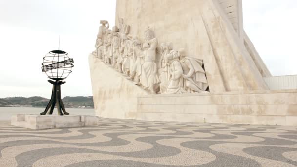 Monument to the Portuguese voyages of Discovery, Lisbon Belem District. Portugal — Stock Video
