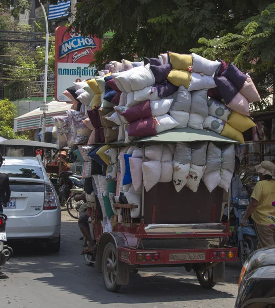 Transporte louco em Phnom Phen — Fotografia de Stock