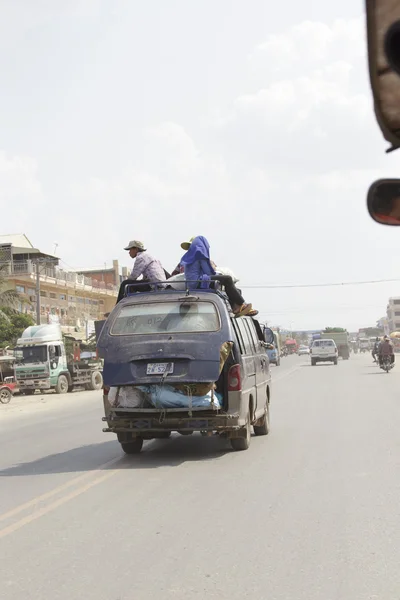 Crazy transport in Phnom Phen — Stock Photo, Image