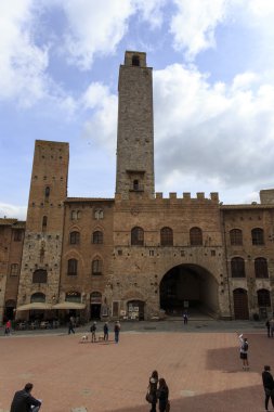 san gimignano tarihi bir bina