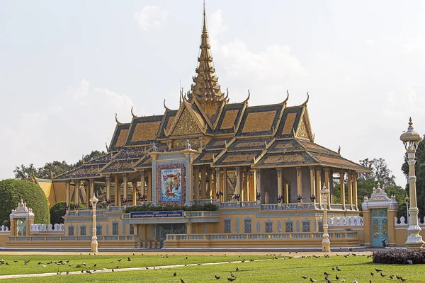 Phnom Penh Kraliyet Sarayı kompleksi — Stok fotoğraf