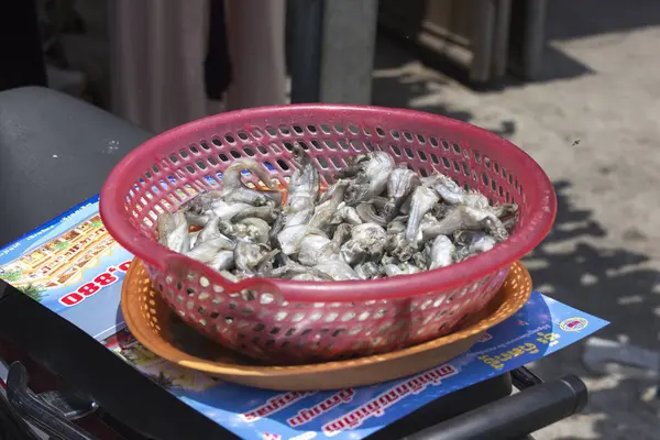 Peixe para venda no mercado de Siem Reap — Fotografia de Stock