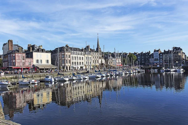 The old port of Honfleur — Stock Photo, Image