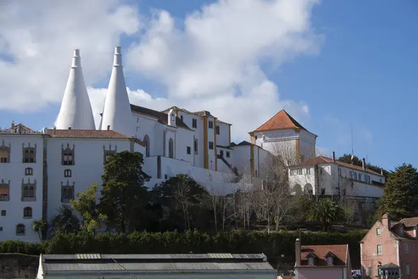 Widok na biały zamek Sintra w Portugalii — Zdjęcie stockowe