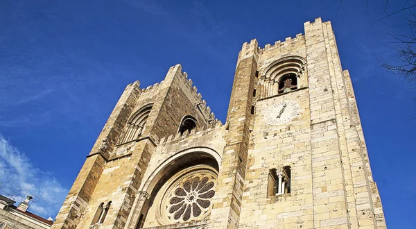 Alfama kerk weergave — Stockfoto