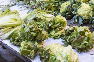 Yerel çiftçilere piyasa taze sebze 