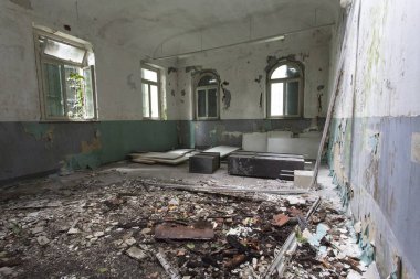 Terk edilmiş Hastane Binası Mombello denilen