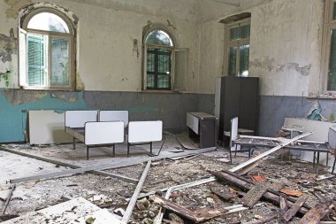 Terk edilmiş Hastane Binası Mombello denilen