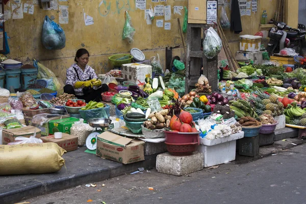 Vendedor de rua típico em Hanói, Vietnã — Fotografia de Stock