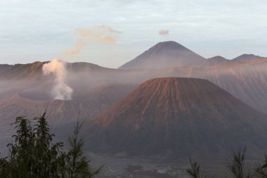 Bromo dağ güneş doğarken
