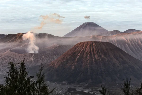 Bromo dağ güneş doğarken