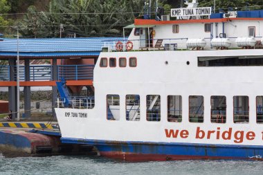 Togian adalarına Tuna Tomini feribot tekne