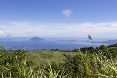 Manado önünde sahil şeridi