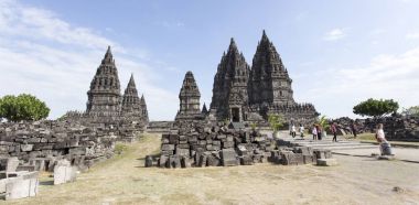 turist Prambanan tapınağı ziyaret
