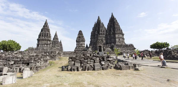 turist Prambanan tapınağı ziyaret