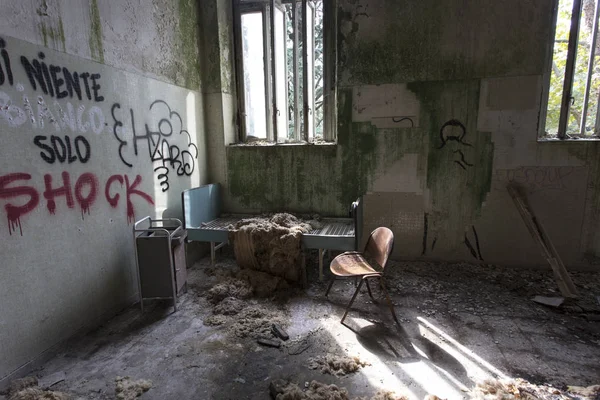 Edifício do hospital abandonado chamado Mombello — Fotografia de Stock