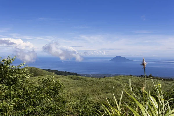 Manado önünde sahil şeridine Adaları