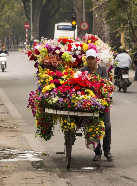 Typical street vendor in Hanoi, Vietnam — Stock Photo, Image