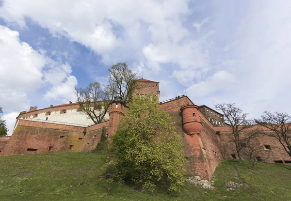 Hermosa vista sobre el castillo de Wawel en Cracovia — Foto de Stock