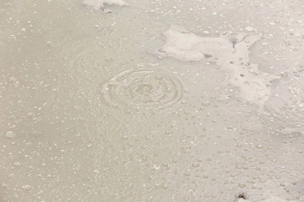 Kaynayan jeotermal asit lisu