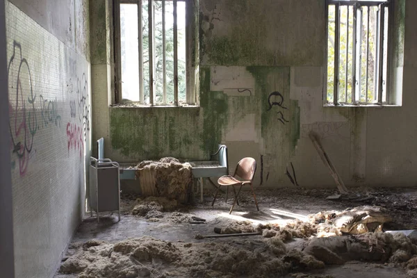 Edifício do hospital abandonado chamado Mombello — Fotografia de Stock