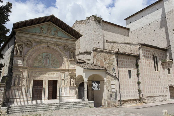 Widok kościoła Gubbio — Zdjęcie stockowe