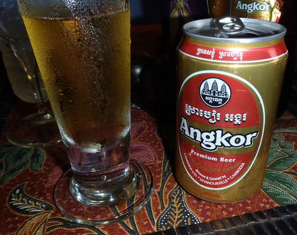 Angkor cerveja cambojana premium típica — Fotografia de Stock