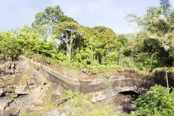 Colina estratificada por erupções vulcânicas — Fotografia de Stock