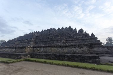 Ağustosun erken saatlerinde borobudur