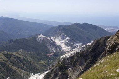 Apuan Alplerinde Monte Sagro 'dan panoramik görünüm