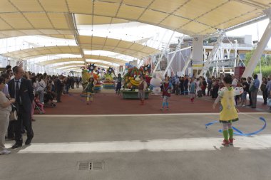 Fuar koridoru, Mayıs ayındaki yemek teması üzerine evrensel sergi. 