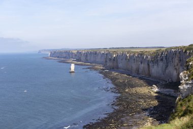 Etretat 'ın harika sahil şeridi.