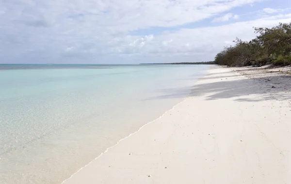 Strand van Fayaoue aan de kust van Ouvea — Stockfoto