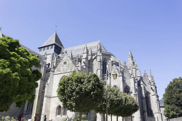 Bild av Dinan kyrka i Bretagne — Stockfoto