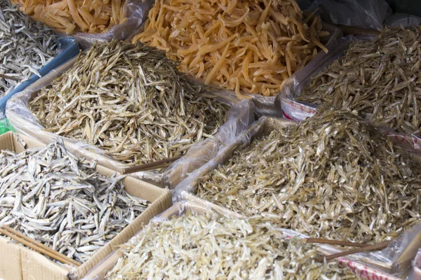 Mycket torkad fisk på marknaden i Hanoi — Stockfoto