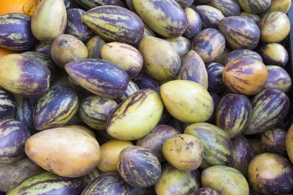 Frutas de pepino vendidas en el mercado —  Fotos de Stock