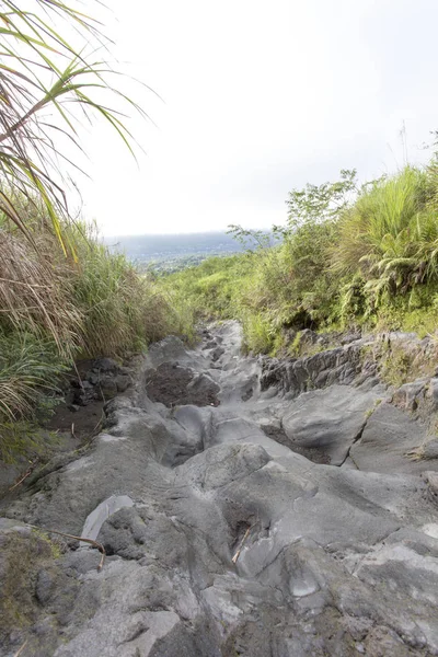 Scendendo dal vulcano a Sulawesi — Foto Stock