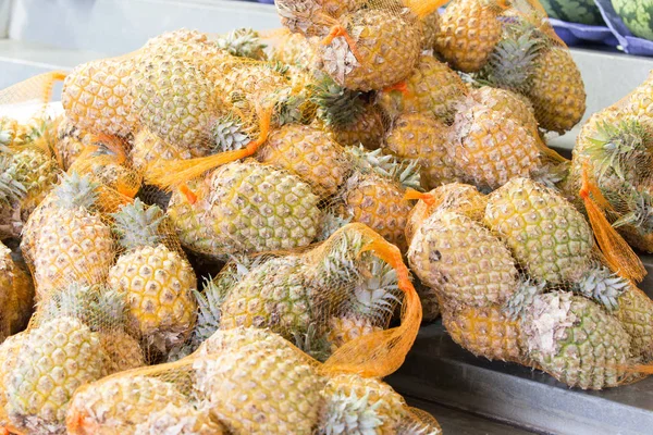 Many pineapples fruits at market — Stock Photo, Image