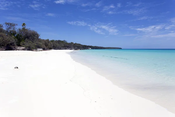 Красивый пляж на острове Увеа — стоковое фото