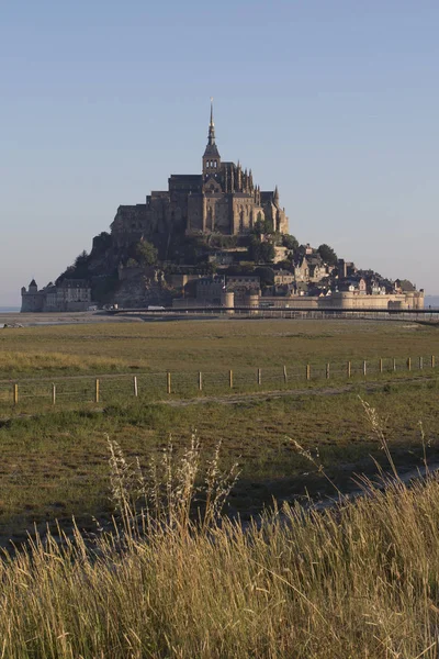 Widok słynnego Monte Saint Michel we Francji — Zdjęcie stockowe